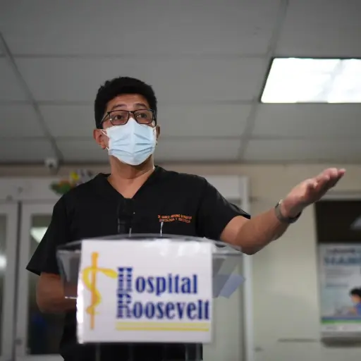 director-hospital-roosevelt-habla-sobre-vacunacion-y-casos-covid-19-en-ninos-menores-pandemia-coronavirus-27-de-enero-2022-fotos-edwin-bercian-publinews-emisoras-unidas-2-1.jpg ,