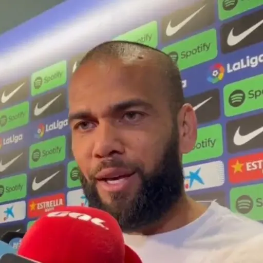 Alves-regresa-a-Barcelona.jpg ,