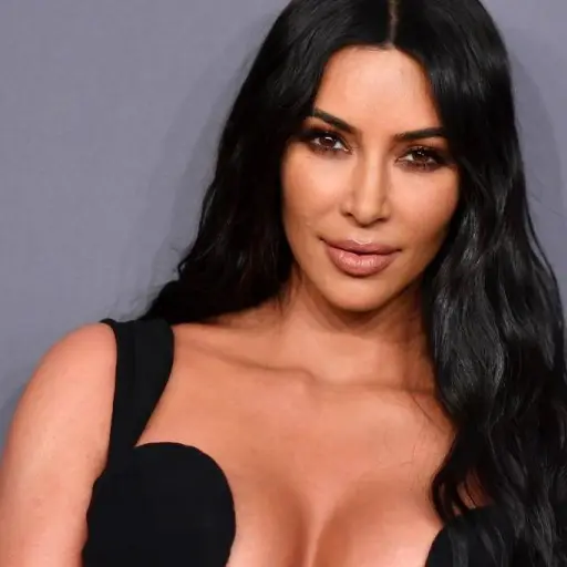 kimkardashianmaq-fe7a0e042378b1f7ef750627d5a2fc1d.jpg ,