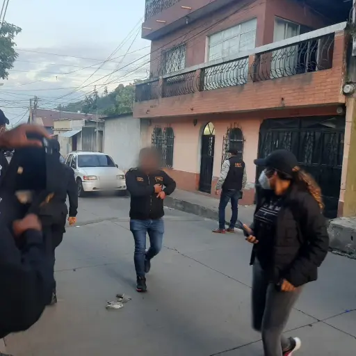 cibercrimen-estafadores-redes-sociales-envio-de-encomiendas-foto-pnc-agosto-2022-1.jpg ,