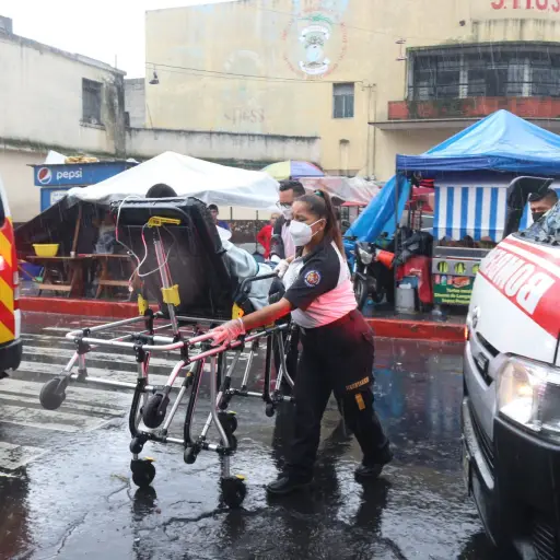 reos-intoxicados-en-carcel-de-pavoncito-por-ingerir-alimentos-septiembre-2022-foto-bomberos-voluntarios.jpg ,