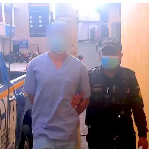 Enfermero-capturado-por-supuestamente-tocar-y-besar-gluteos-de-paciente-1.jpg ,