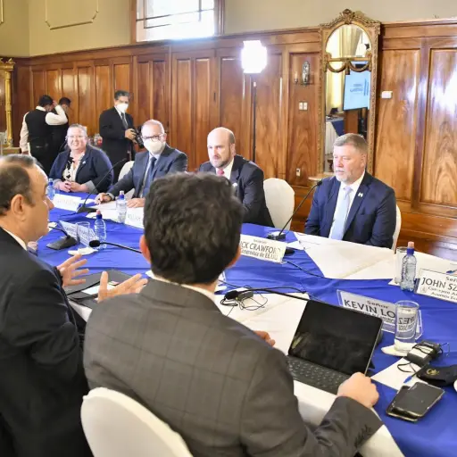 Giammattei-comparte-plataformas-de-Gobierno-con-congresista-republicano-1.jpg ,