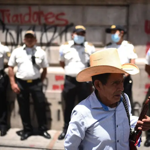manifestacion-protesta-colectivos-indigenas-en-congreso-de-la-republica-22-agosto-2022-foto-edwin-bercian-publinews-5.jpg ,