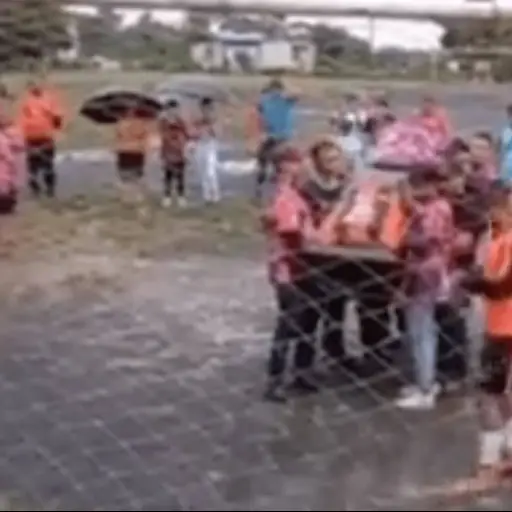 Llevan-ataud-a-cancha-para-que-su-amigo-anote-su-ultimo-gol.png ,