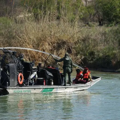 mexicofrenapasomigrantespublinews-d5c56d46c53a859b5c743a2975fc2d11.jpg ,