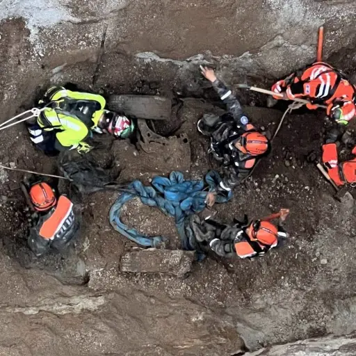 localizan-vehiculo-hundimiento-villa-nueva-hoy-29-de-septiembre-2022-foto-ejercito-2.jpeg ,