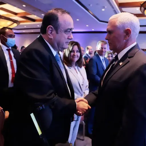 giammattei-mike-pence-actividad.jpg ,