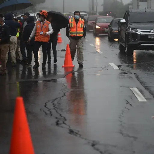 evaluacion-de-grietas-carretera-a-el-salvador-22-septiembre-2022-foto-edwin-bercian-publinews-13.jpg ,