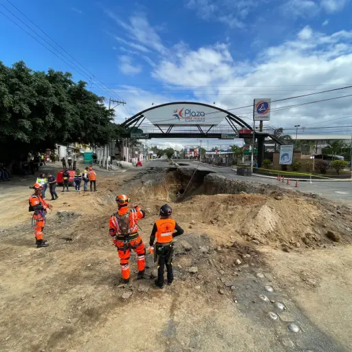 trabajos-hundimiento-calzada-concepcion-villa-nueva-27-septiembre-2022-11.jpeg ,