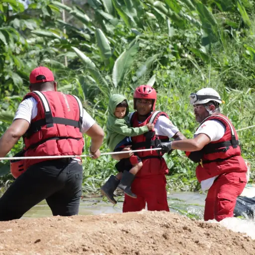evacuaciones-puerto-barrios-izabal-por-lluvias-en-guatemala-hoy-12-octubre-2022-foto-cruz-roja.jpg ,