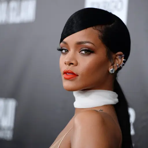 rihanna1-51801510b85ec0a7c84e8fbaf5a28a86-scaled-1.jpg ,