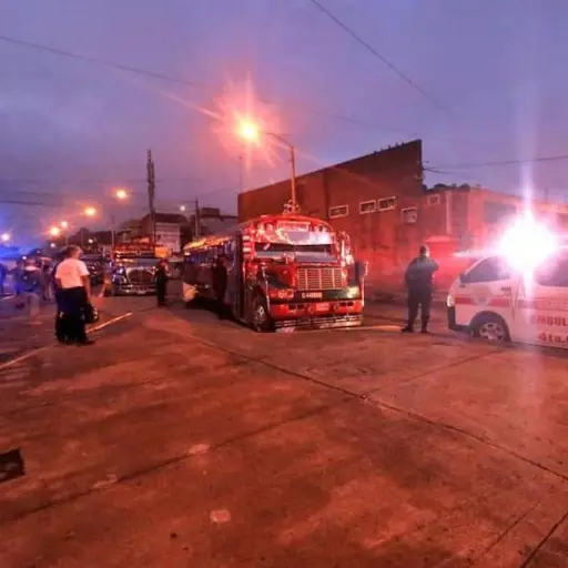 Asesinan-a-piloto-de-bus-a-inmediaciones-del-mercado-La-Parroquia-1.jpg ,