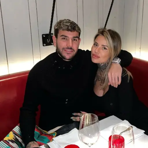 theo-hernandez-pareja.jpg ,