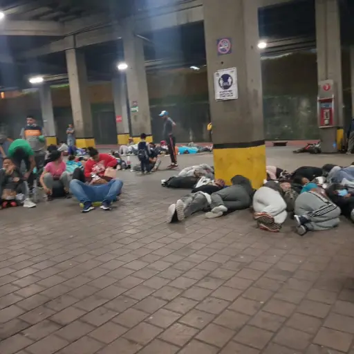 migrantes-extranjeros-para-estados-unidos-en-central-de-mayoreo-cenma-12-octubre-2022-foto-cortesia-3.jpeg ,