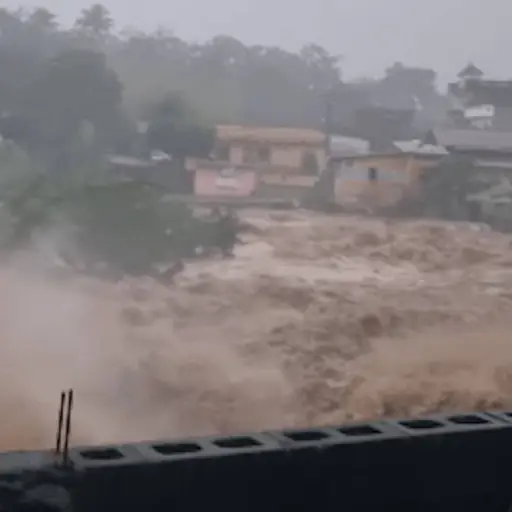 Videos-impactantes-de-la-crecida-repentina-del-rio-Sis.png ,