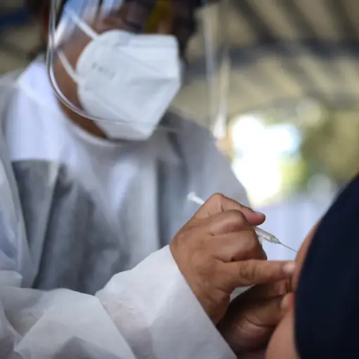 vacunacion-contra-la-covid-19-pandemia-2021-2022-fotos-edwin-bercian-4.jpg ,