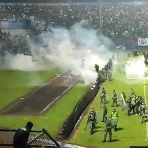 127-muertos-futbol-indonseia.jpg ,