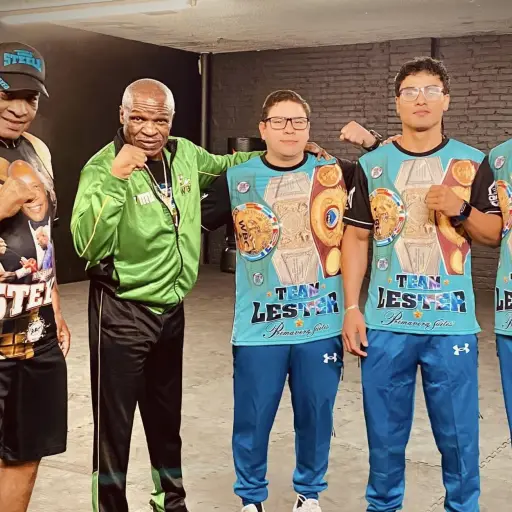 team-lester-martinez-floyd-mayweather.jpg ,