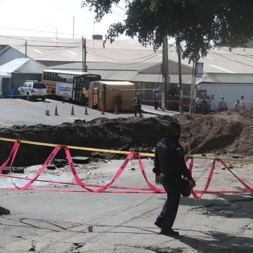 busqueda-de-mujeres-en-socavamiento-hundimiento-en-zona-6-de-villa-nueva-lluvias-y-desastres-en-guatemala-28-de-septiembre-2022-foto-alejandro-chet-publinews-12-1.jpeg ,