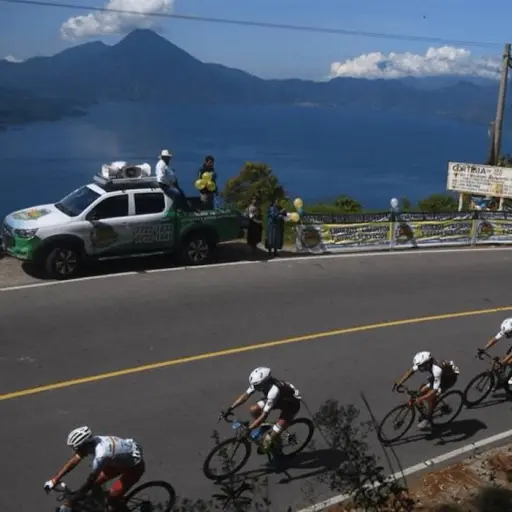 Vuelta-a-Guatemala-postal-lago-de-Atitlan.png ,