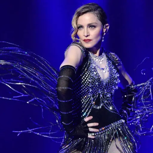 madonnawallpaperrebelhearttour0003desktop-9b824b34941470b3f517dceb3e6d6f7f-1.jpg ,