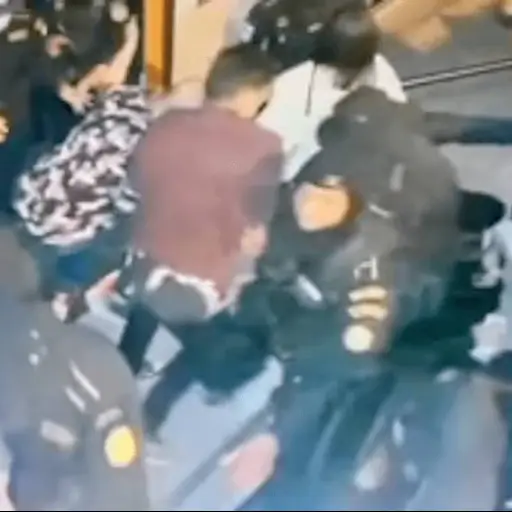 Entre-jaloneos-y-empujones-fueron-las-detenciones-en-discoteca-Zoho.png ,