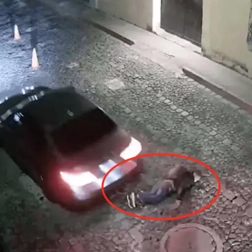 Conductor-embiste-a-peaton-y-se-da-a-la-fuga-en-la-Antigua-Guatemala-.png ,