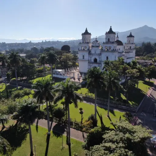 Basilica-de-Esquipulas-Vuelta-a-Guatemala-7.jpeg ,