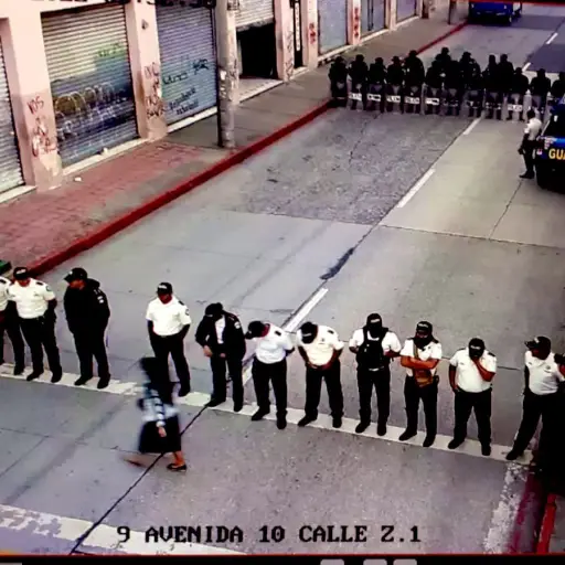 Veteranos-militares-inician-bloqueos-en-carreteras-y-protesta-en-Centro-Historico-.jpg ,