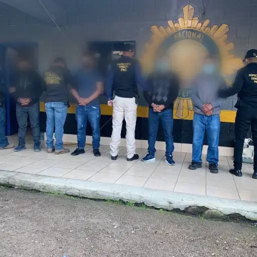 Siete-agentes-de-la-PNC-capturados-por-conspiracion-para-el-trafico-ilicito-de-personas.jpg ,