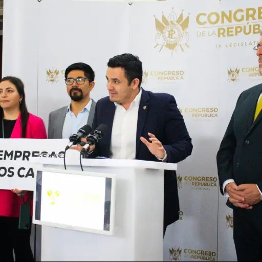 Bancada-Semilla-presenta-iniciativa-de-ley-denominada-Libertad-de-empresas22.jpg ,