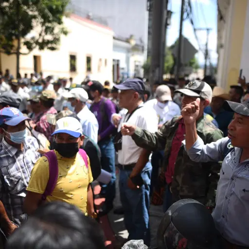 protesta-de-veteranos-militares-en-el-congreso-de-la-republica-por-pago-de-indemnizacion-foto-publinews-hoy-12-octubre-2022-2.jpg ,