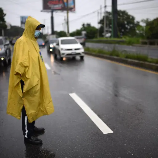 evaluacion-de-grietas-carretera-a-el-salvador-22-septiembre-2022-foto-edwin-bercian-publinews-2.jpg ,