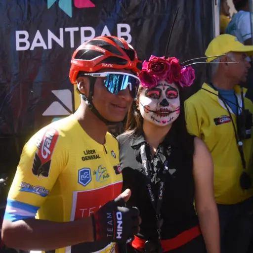 Postales-del-banderazo-de-salida-de-la-septima-etapa-de-la-vuelta-3.jpeg ,