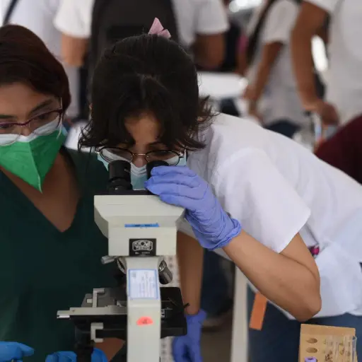 Estudiantes-de-Facultad-de-Medicina-y-de-la-Facultad-Ciencias-Quimicas-y-Farmacia-de-la-USAC-realizan-jornada-medica-frente-al-Musac-25-7-2022-Edwin-bercian-4.jpg ,
