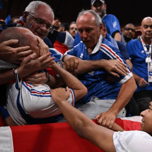 mbappe-pelotazo-a-aficionado-publinews-3.png ,