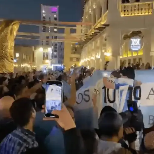 banderazo-hinchas-argentina-qatar-2022-publinews-.png ,