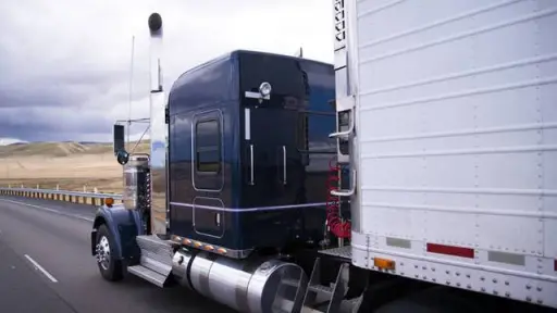 trailertransportepesadoshutterstock-15f7ab7d559c4709a9597410dcb59a11.jpg ,