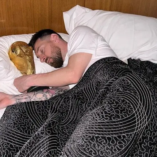 Foto-de-Lionel-Messi-con-la-Copa-del-Mundo-2.jpg ,