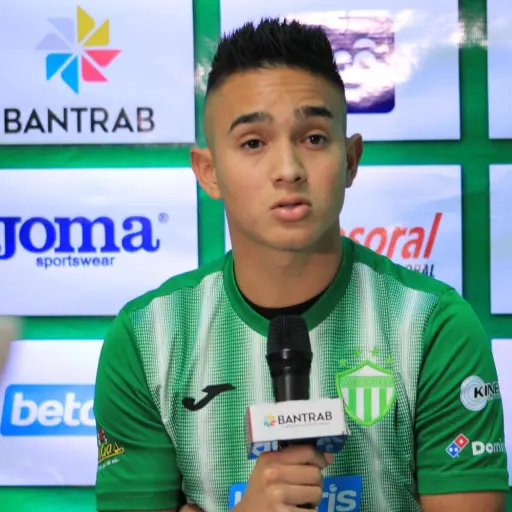 Oscar-Santis-presentado-con-Antigua-2.jpeg ,