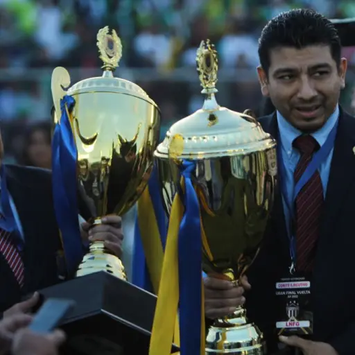 trofeo-liga-guatemal-2.jpg ,