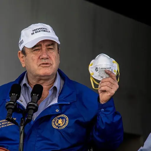 Giammattei-se-retracta-y-dice-que-uso-de-la-mascarilla-no-es-obligatorio-.jpg ,