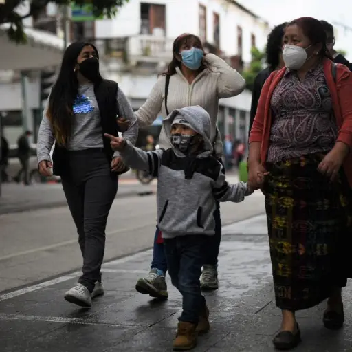 temporada-de-frio-en-guatemala-durante-la-pandemia-2021-sexta-avenida-12.jpg ,