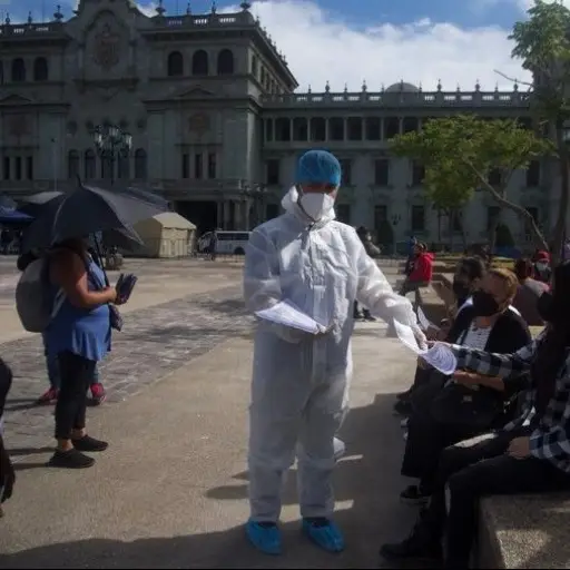 pruebas-covid-19-hisopados-plaza-constitucion-publinews1.jpg ,