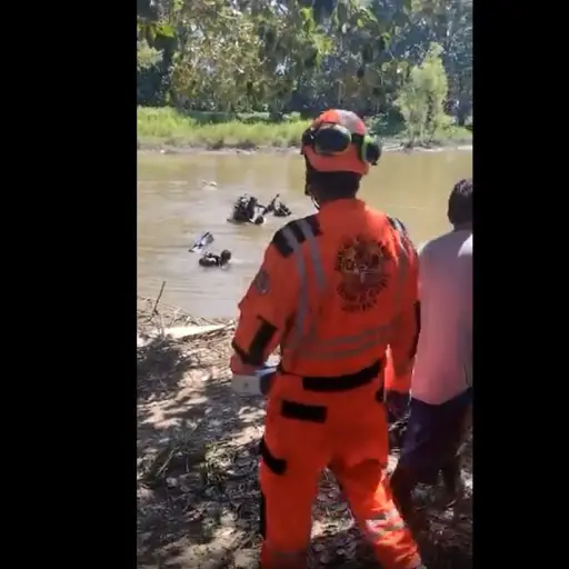 rescate-3-hombre-puerto-barrios-izabal-1.jpg ,