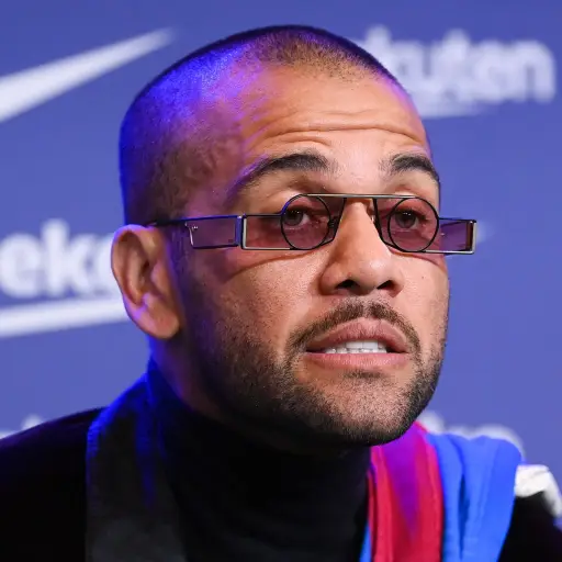 Dani-Alves-fuera-de-la-Europa-League-1-scaled-1.jpg ,