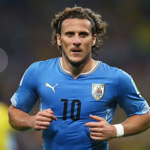 diego-forlan-san-pedro-f-c-saludo-febrero-2023.jpg ,