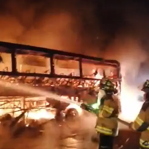 Bus-incendiado-en-ruta-interamericana-febrero-2023-1.jpg ,