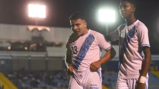 Celebración de Saúl Sagastume ante Jamaica - Omar Solís